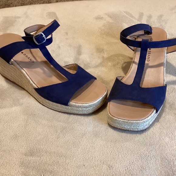 Lucky Brand Valki T-Strap Wedge‎ Sandals, Peacoat Moorea (Navy) Size 8.5, Suede - Picture 1 of 8